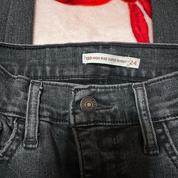 Levi’s Women’s 720 High Rise Super Skinny Jeans - Picture 2 of 4